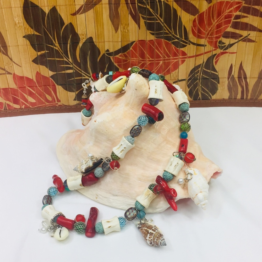 Tropical, tiki-inspired necklace - ‘The Siren’.